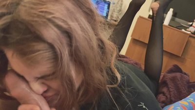 Пишка в гърлото, скъсан чорапогащник и скъсани токчета